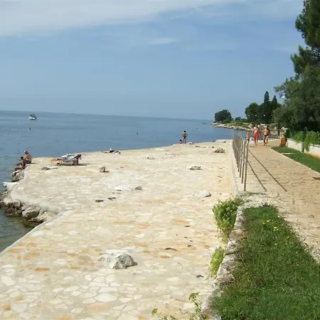 Apartment Angelina 70m From The Beach, Free Parking