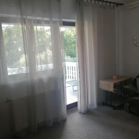 Apartment Angelina 70m From The Beach, Free Parking